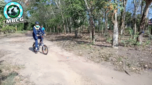 this video shows a biker and his bike passing by the woods