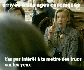 woman gesturing in french for advertitition