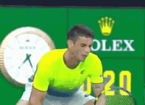 a tennis player is seen in this blurry image