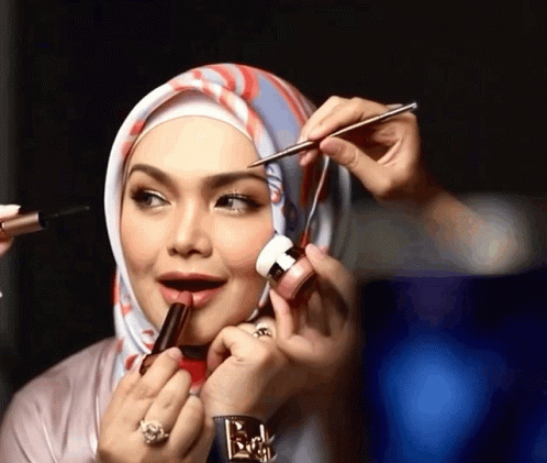 an avatar makeup artist is performing makeup art
