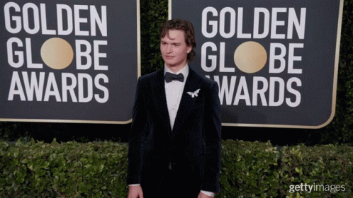 the golden globe award presenter is dressed up for the event