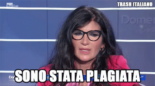 a woman with glasses that says, sono ata piata