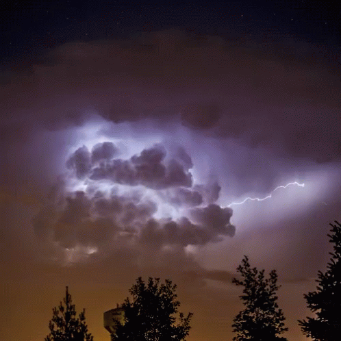 an image of the cloud and lightning