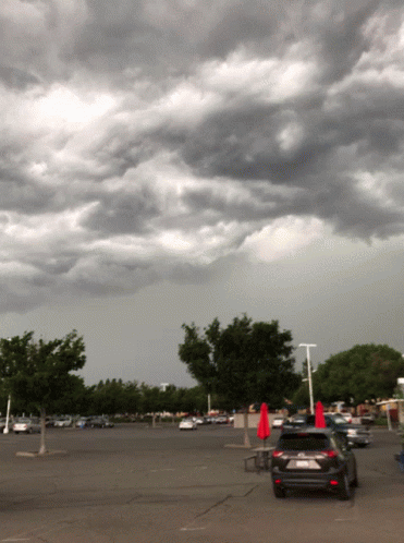 there is some clouds hanging over a parking lot