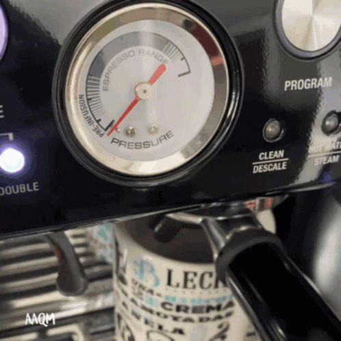 a coffee machine with an analog pressure controller
