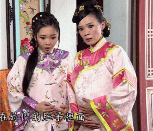 two women are dressed in traditional chinese attire