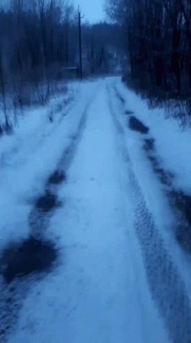 this is a long snow path on the side of the road