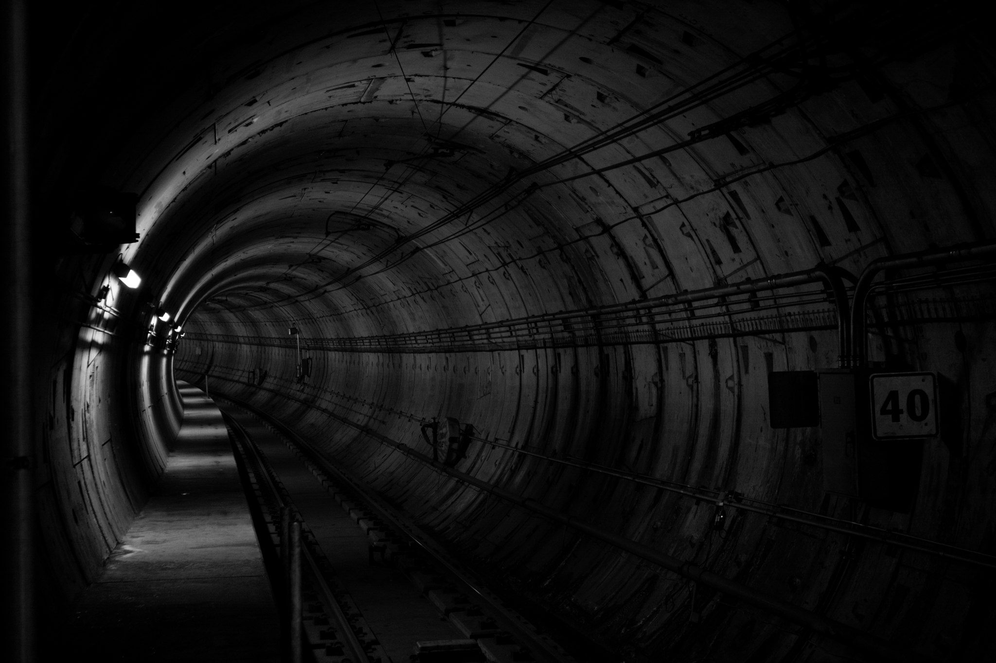 a dark tunnel has no lights or signal signals